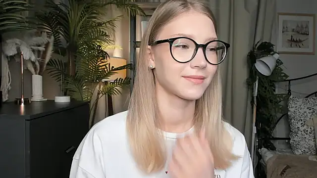 Snapshot of ChinBonnell chatting on October 22, 2025, 5:51 am ChinBonnell online show from October 22, 2025, 5:51 am