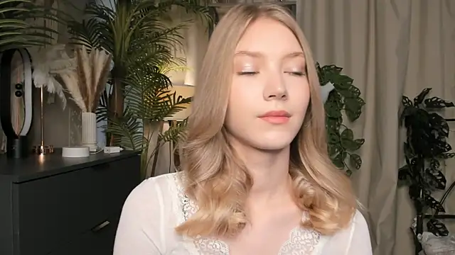 Snapshot of ChinBonnell chatting on October 11, 2025, 5:52 am ChinBonnell online show from October 11, 2025, 5:52 am