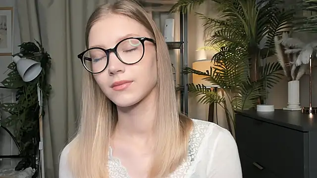 Snapshot of ChinBonnell chatting on October 24, 2025, 5:50 am ChinBonnell online show from October 24, 2025, 5:50 am