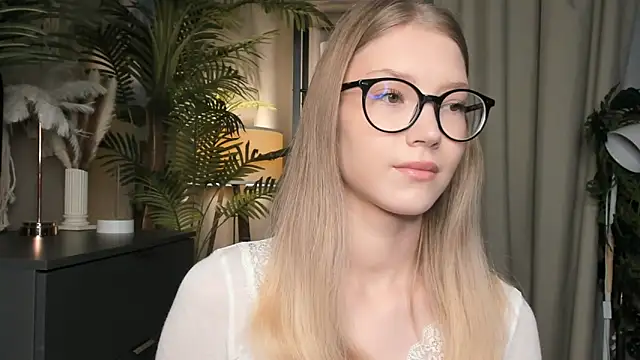 Snapshot of ChinBonnell chatting on November 13, 2025, 5:44 am ChinBonnell online show from November 13, 2025, 5:44 am