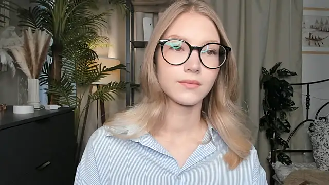 Snapshot of ChinBonnell chatting on October 18, 2025, 5:42 am ChinBonnell online show from October 18, 2025, 5:42 am