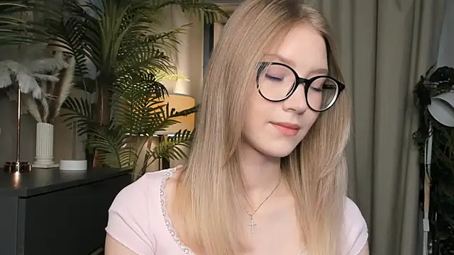 Snapshot of ChinBonnell chatting on November 6, 2025, 5:44 am ChinBonnell online show from November 6, 2025, 5:44 am