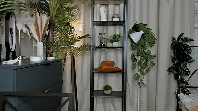 Snapshot of ChinBonnell chatting on September 24, 2025, 5:47 am ChinBonnell online show from September 24, 2025, 5:47 am