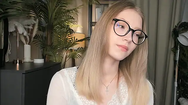 Snapshot of ChinBonnell chatting on November 7, 2025, 5:45 am ChinBonnell online show from November 7, 2025, 5:45 am