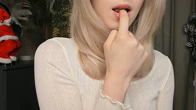 Snapshot of ChinBonnell chatting on December 14, 2025, 5:57 am ChinBonnell online show from December 14, 2025, 5:57 am