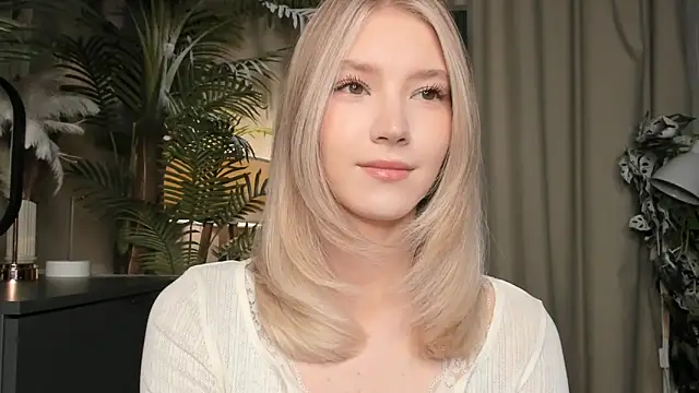 Snapshot of ChinBonnell chatting on December 15, 2025, 5:46 am ChinBonnell online show from December 15, 2025, 5:46 am