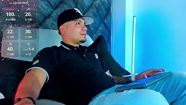 OwenStonne  online show from November 30, 2025, 12:28 pm