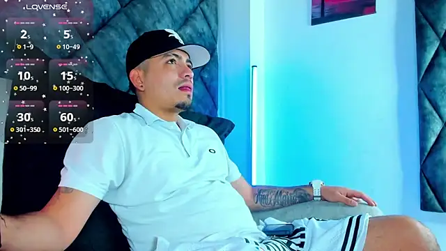 OwenStonne  online show from December 4, 2025, 12:59 pm