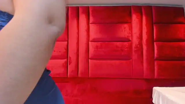 Snapshot of VictoriaFerro chatting on December 1, 2025, 1:56 pm VictoriaFerro online show from December 1, 2025, 1:56 pm