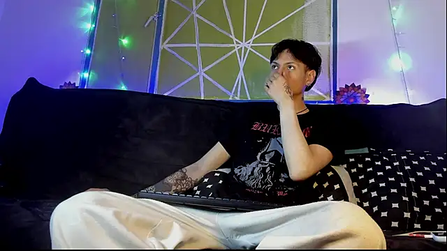 Snapshot of Dioniso_guy8 chatting on March 3, 2026, 10:06 pm Dioniso guy8 online show from March 3, 2026, 10:06 pm