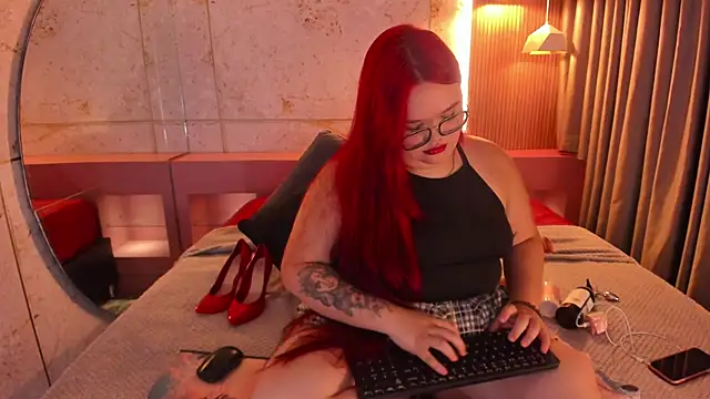 Snapshot of Lushi_Love chatting on May 4, 2026, 3:32 am Lushi Love online show from May 4, 2026, 3:32 am