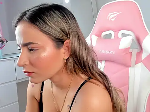 Snapshot of Saloome_miller chatting on October 1, 2025, 2:49 am Saloome miller online show from October 1, 2025, 2:49 am