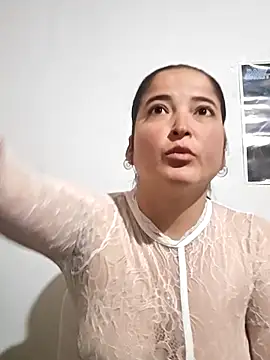 Snapshot of Ainaraazul chatting on December 17, 2025, 3:28 pm Ainaraazul online show from December 17, 2025, 3:28 pm