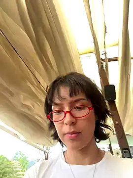 Adry Bach  online show from September 12, 2025, 6:29 pm