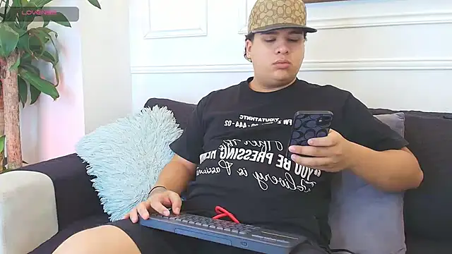 Snapshot of Naim_Bennetsex chatting on November 1, 2025, 6:24 pm Naim Bennetsex online show from November 1, 2025, 6:24 pm