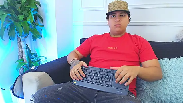 Snapshot of Naim_Bennetsex chatting on November 5, 2025, 6:33 pm Naim Bennetsex online show from November 5, 2025, 6:33 pm