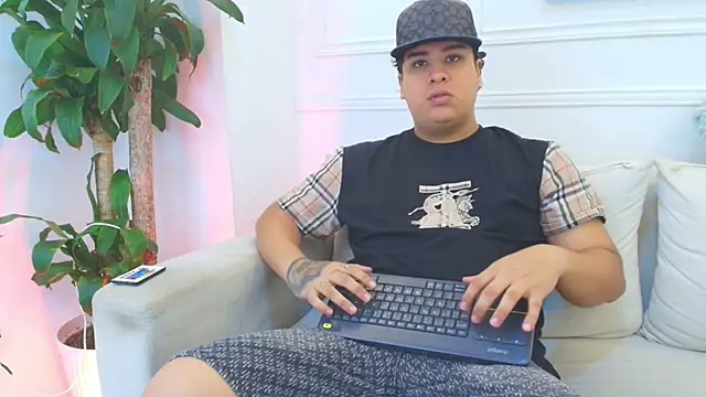 Snapshot of Naim_Bennetsex chatting on December 15, 2025, 6:14 pm Naim Bennetsex online show from December 15, 2025, 6:14 pm