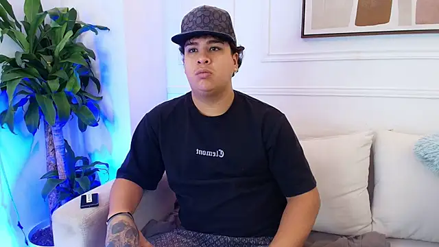 Snapshot of Naim_Bennetsex chatting on November 4, 2025, 6:44 pm Naim Bennetsex online show from November 4, 2025, 6:44 pm