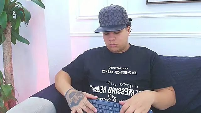 Snapshot of Naim_Bennetsex chatting on November 30, 2025, 5:58 pm Naim Bennetsex online show from November 30, 2025, 5:58 pm