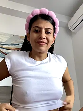 Lenapink19 online show from October 18, 2025, 8:44 pm