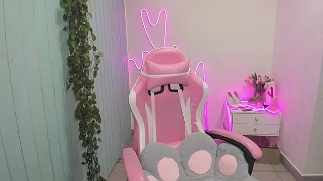 Elieiza xo online show from November 12, 2025, 2:48 am