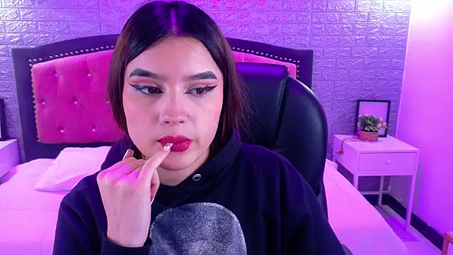 Natalie loffreda online show from November 28, 2025, 3:07 am