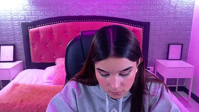 Natalie loffreda online show from October 7, 2025, 2:56 am