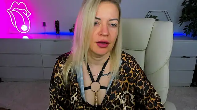 Anna Snows online show from October 3, 2025, 5:42 am