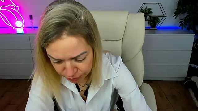 Anna Snows online show from November 26, 2025, 6:35 am