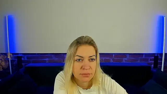 Anna Snows online show from October 21, 2025, 5:29 am