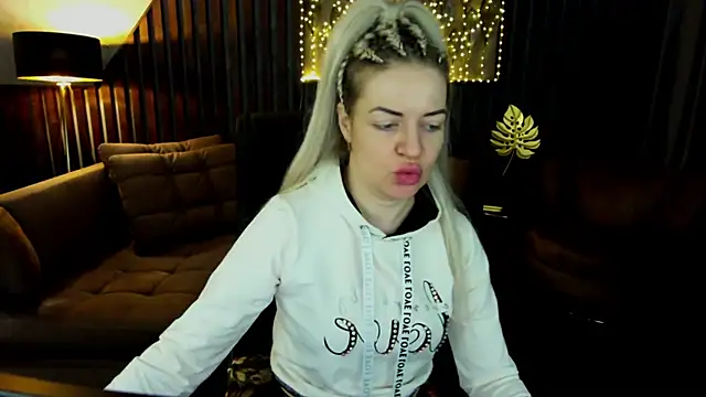 Snapshot of Anna_Snows chatting on May 2, 2026, 5:23 am Anna Snows online show from May 2, 2026, 5:23 am