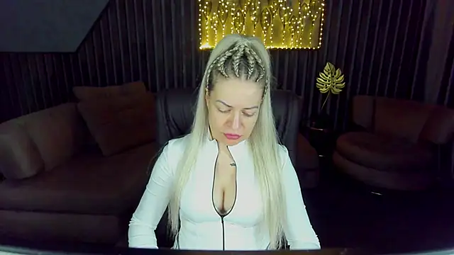 Snapshot of Anna_Snows chatting on April 18, 2026, 5:32 am Anna Snows online show from April 18, 2026, 5:32 am