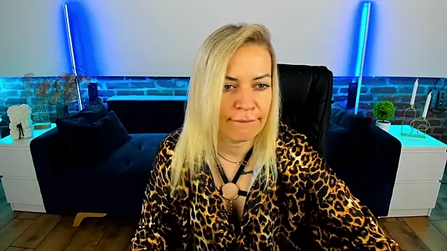 Anna Snows online show from September 23, 2025, 12:12 pm