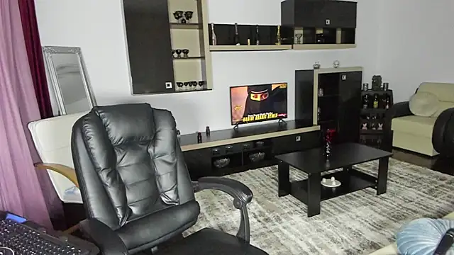 Snapshot of Ella_sweety00 chatting on April 7, 2026, 8:32 pm Ella sweety00 online show from April 7, 2026, 8:32 pm