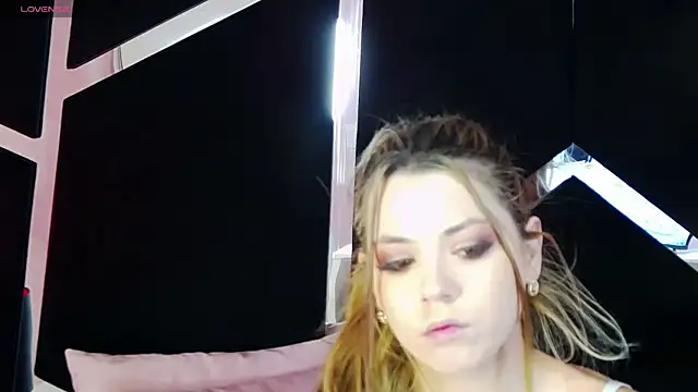 Snapshot of Breezelle chatting on September 27, 2025, 4:07 am Breezelle online show from September 27, 2025, 4:07 am