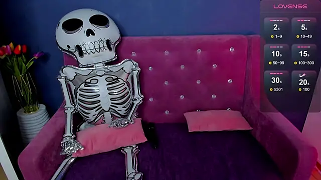 Emma  Ross online show from October 30, 2025, 2:32 am