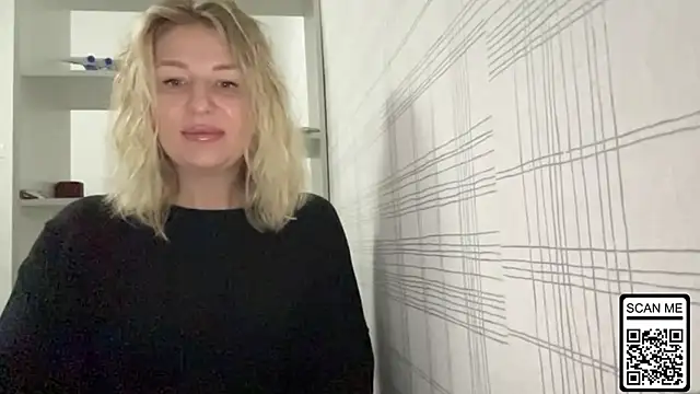 Snapshot of Blondie_xoxoxo chatting on November 3, 2025, 6:29 am Blondie xoxoxo online show from November 3, 2025, 6:29 am