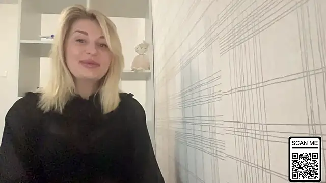 Snapshot of Blondie_xoxoxo chatting on November 17, 2025, 7:56 am Blondie xoxoxo online show from November 17, 2025, 7:56 am