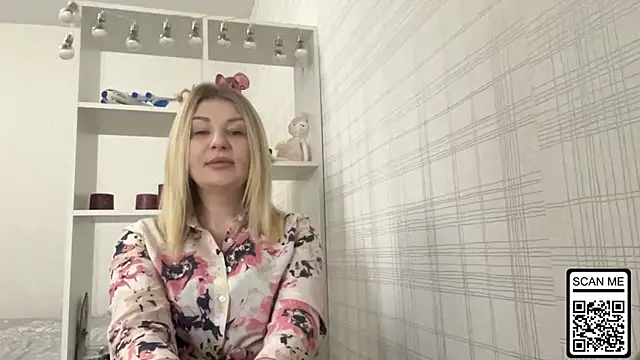 Snapshot of Blondie_xoxoxo chatting on January 13, 2026, 8:40 am Blondie xoxoxo online show from January 13, 2026, 8:40 am