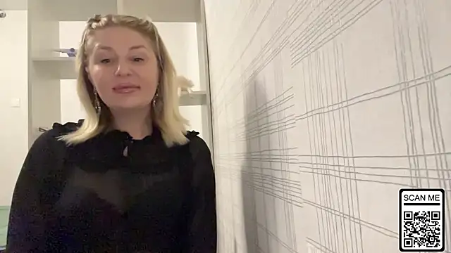 Snapshot of Blondie_xoxoxo chatting on November 1, 2025, 4:23 pm Blondie xoxoxo online show from November 1, 2025, 4:23 pm