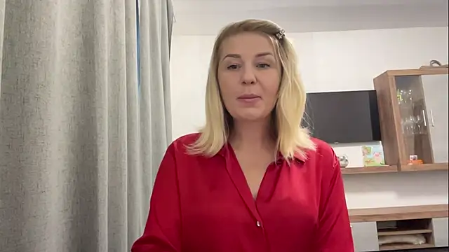 Snapshot of Blondie_xoxoxo chatting on September 18, 2025, 8:39 am Blondie xoxoxo online show from September 18, 2025, 8:39 am