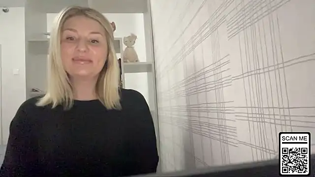 Snapshot of Blondie_xoxoxo chatting on October 29, 2025, 10:25 am Blondie xoxoxo online show from October 29, 2025, 10:25 am