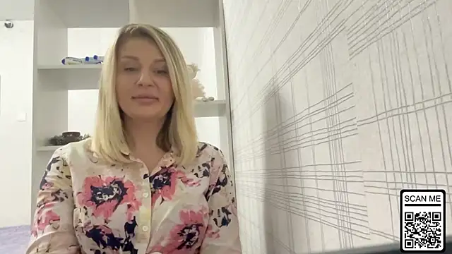 Snapshot of Blondie_xoxoxo chatting on November 12, 2025, 11:36 am Blondie xoxoxo online show from November 12, 2025, 11:36 am