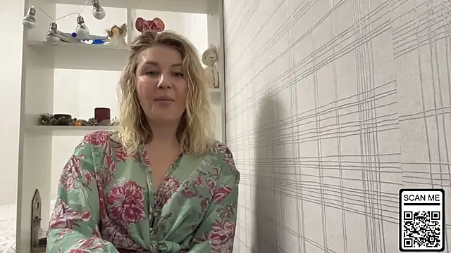 Snapshot of Blondie_xoxoxo chatting on December 18, 2025, 7:13 am Blondie xoxoxo online show from December 18, 2025, 7:13 am