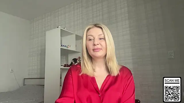 Snapshot of Blondie_xoxoxo chatting on February 8, 2026, 9:40 am Blondie xoxoxo online show from February 8, 2026, 9:40 am