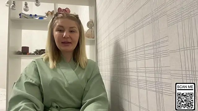 Snapshot of Blondie_xoxoxo chatting on December 16, 2025, 8:40 am Blondie xoxoxo online show from December 16, 2025, 8:40 am