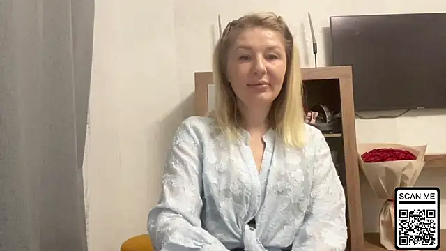 Snapshot of Blondie_xoxoxo chatting on December 22, 2025, 7:08 am Blondie xoxoxo online show from December 22, 2025, 7:08 am