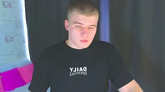 kittenmurr online show from October 7, 2025, 3:51 am