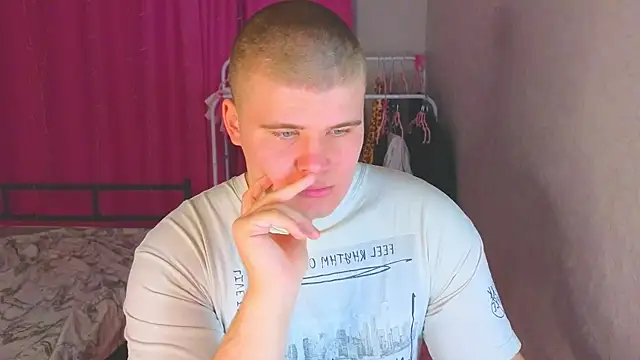 kittenmurr online show from March 26, 2026, 8:18 pm