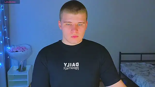 kittenmurr online show from November 4, 2025, 9:40 pm